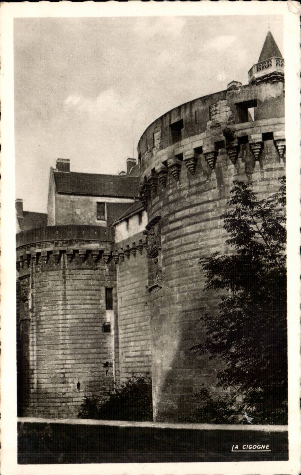 Nantes MODERN CARD the castle three Tours