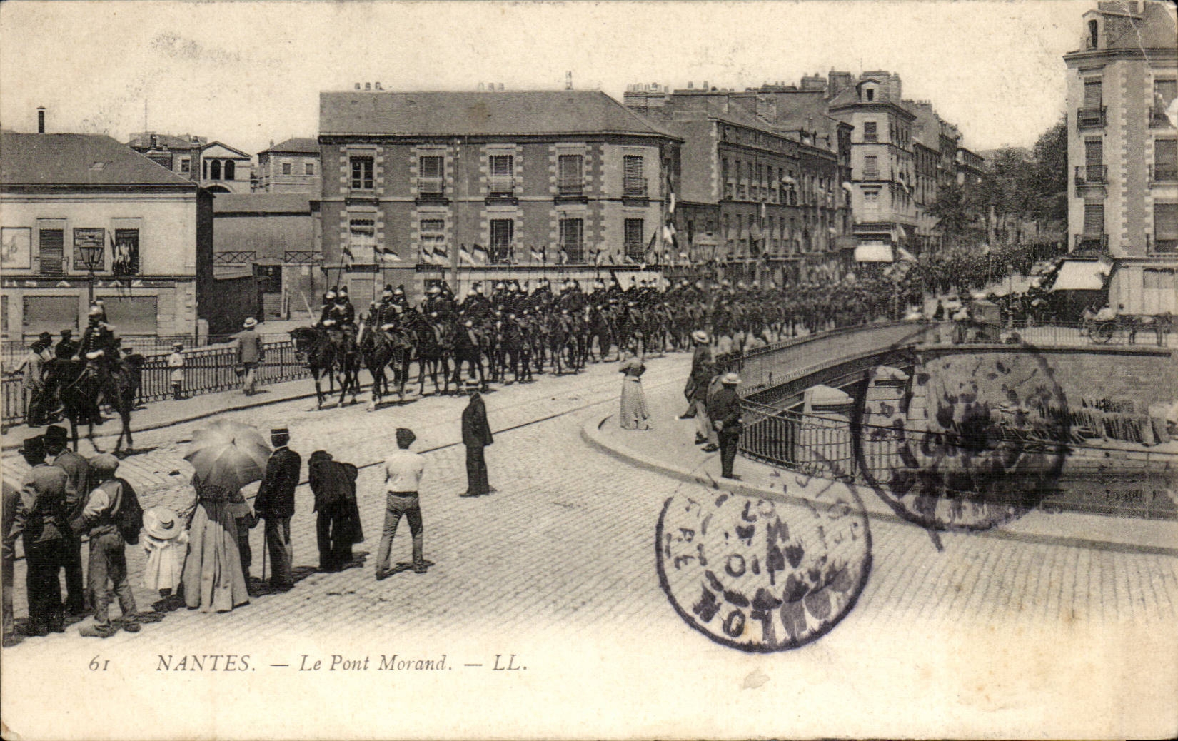 Nantes CPA the bridge Morand (Dragons armours)