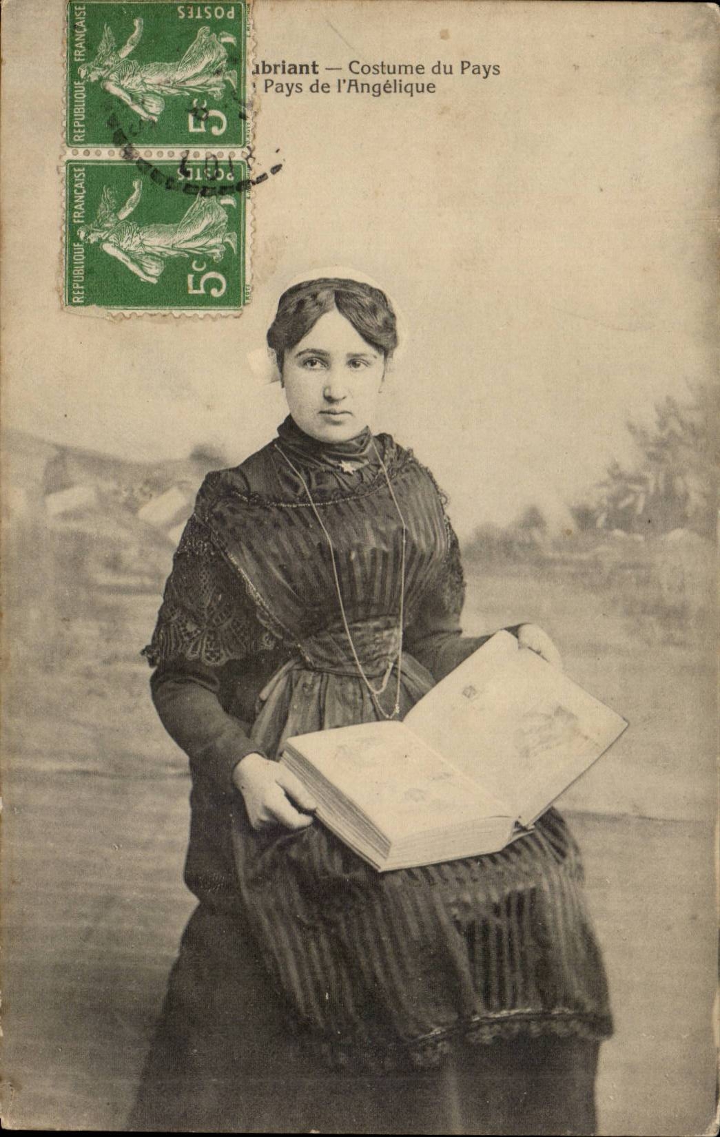 CPA Chateaubriant Costume of the country Country of Angelica (folklore costume)