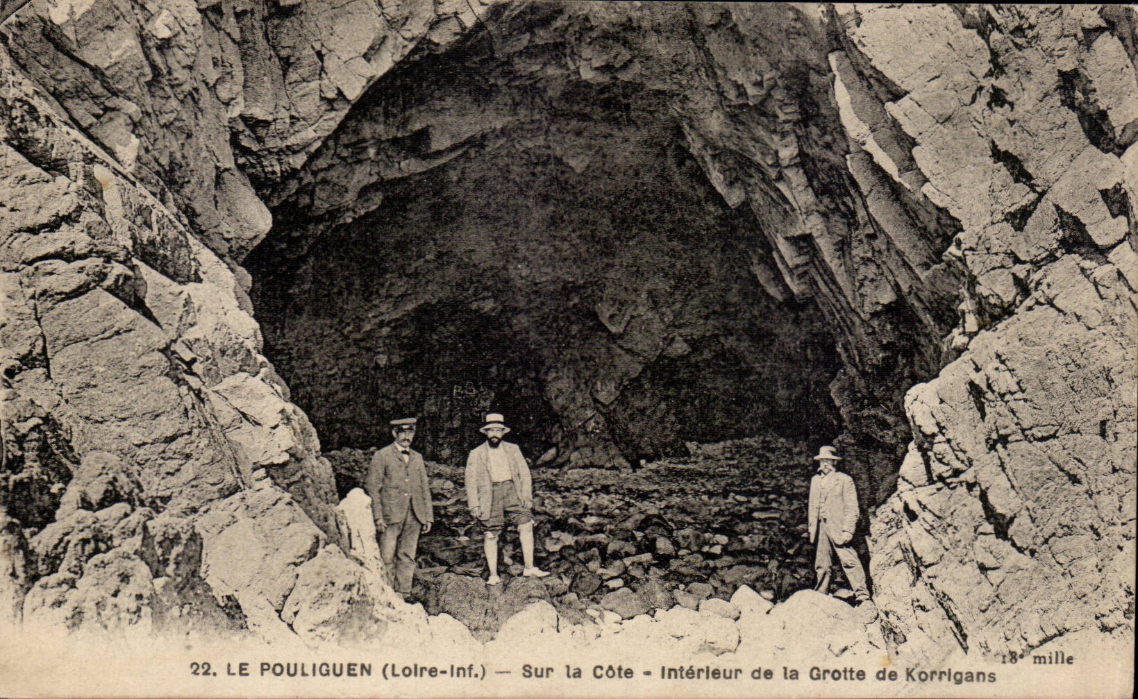CPA Pouliguen On the dimension Interior of the cave of Goblins