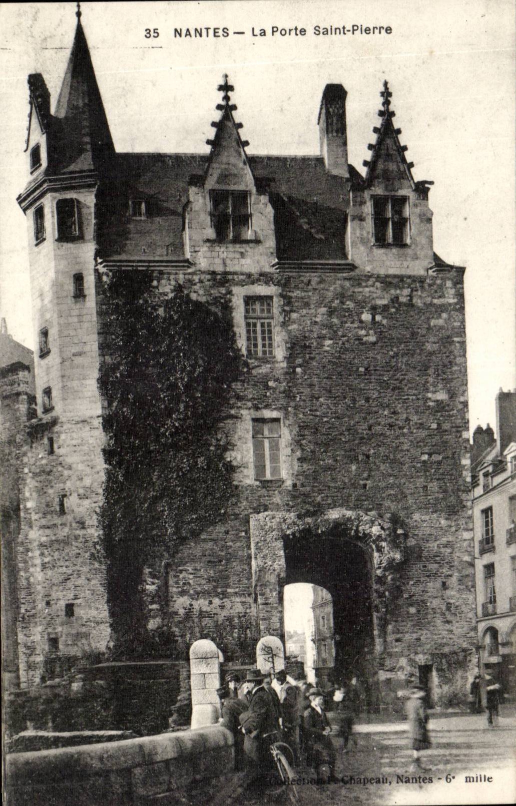 Nantes CPA the door St hones