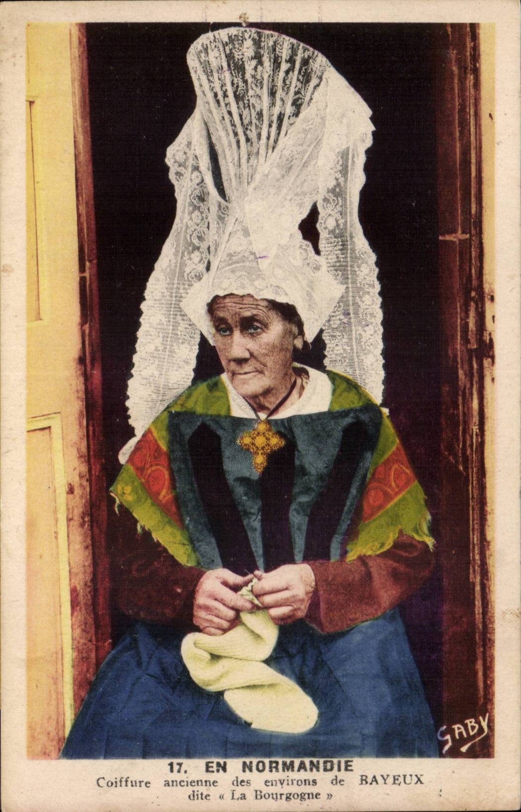 CPA In Normandy old Hairstyle of the surroundings of Bayeux known as Burgundy (folklore caps)