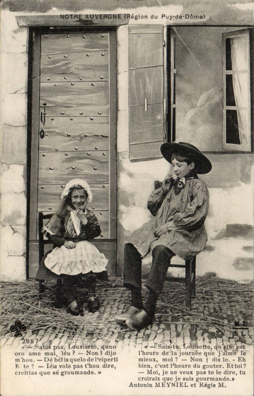 CPA Auvergne Children (folklore caps costume