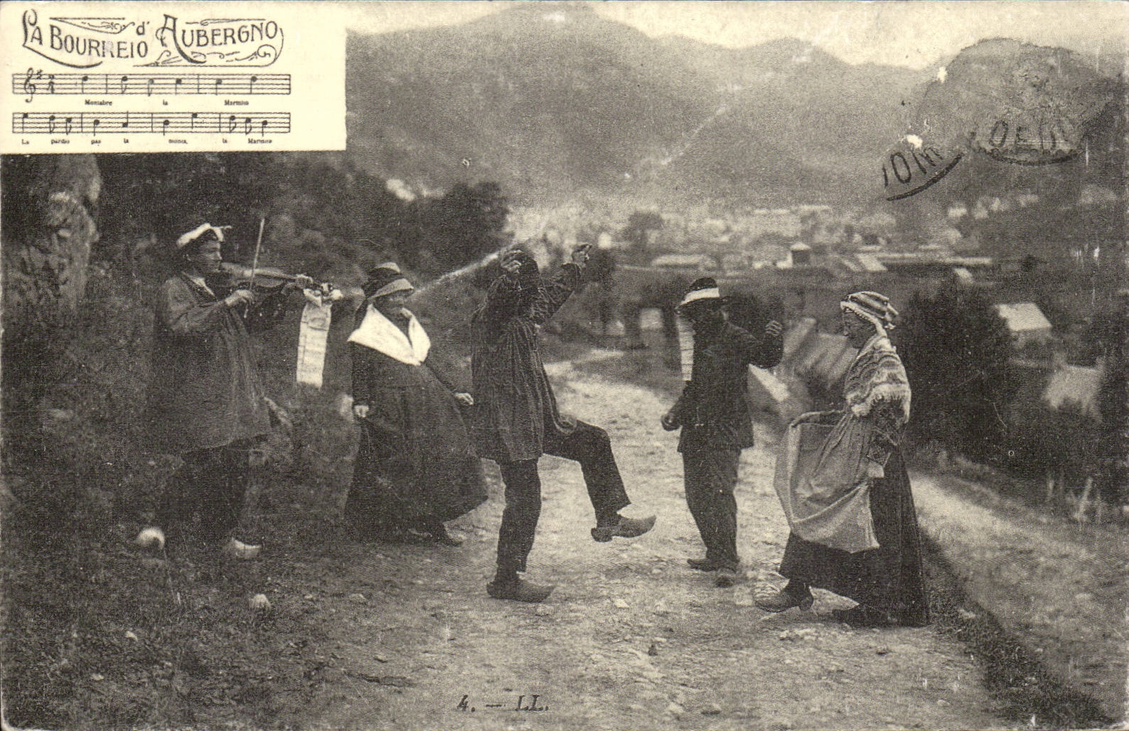 CPA Auvergne The bourree (folklore caps costume)