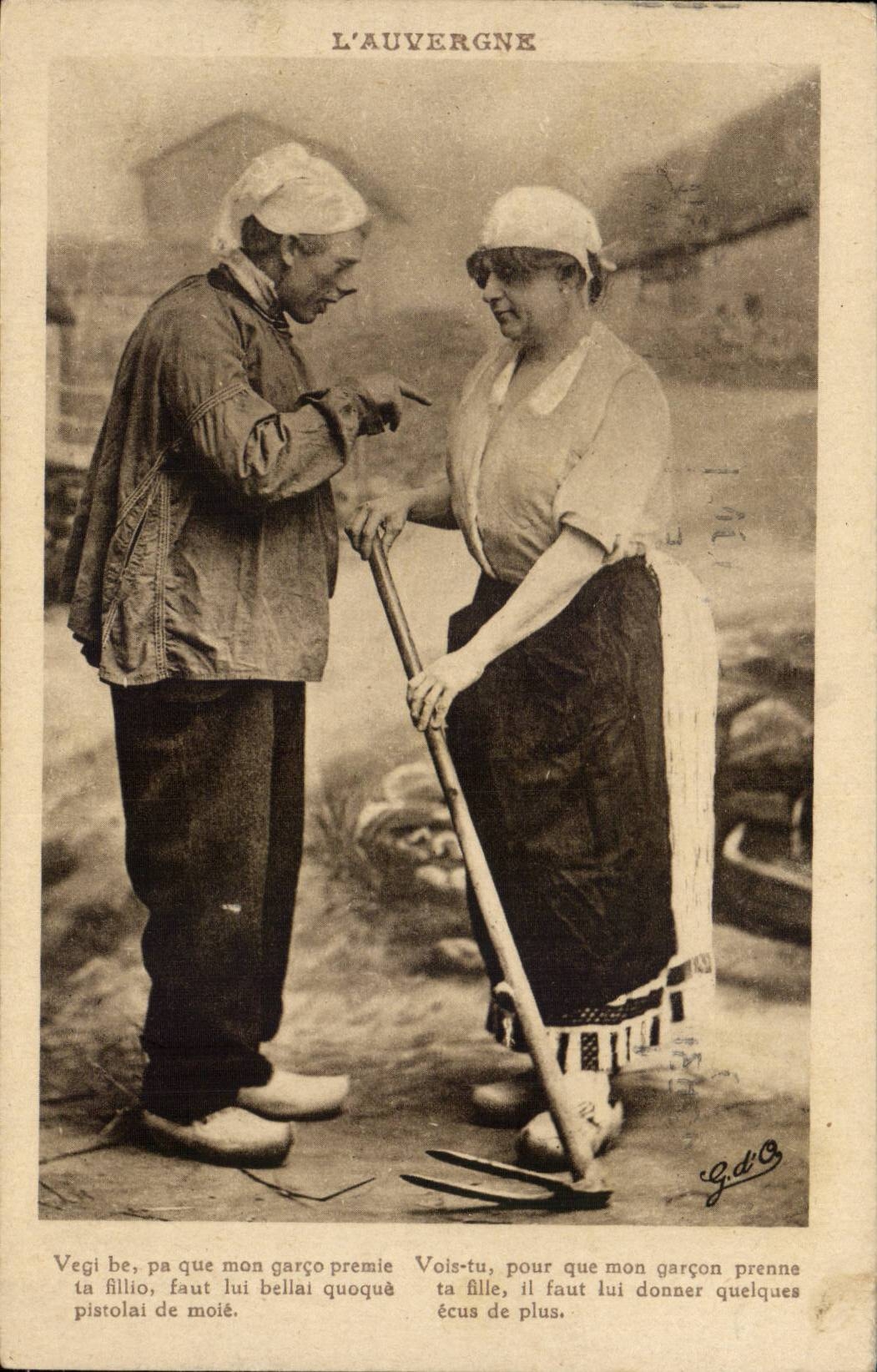 CPA Auvergne (folklore caps costume)