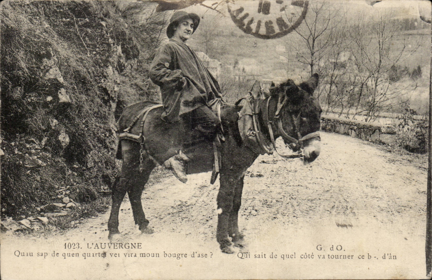 CPA Auvergne Ass donkey (folklore caps costume)