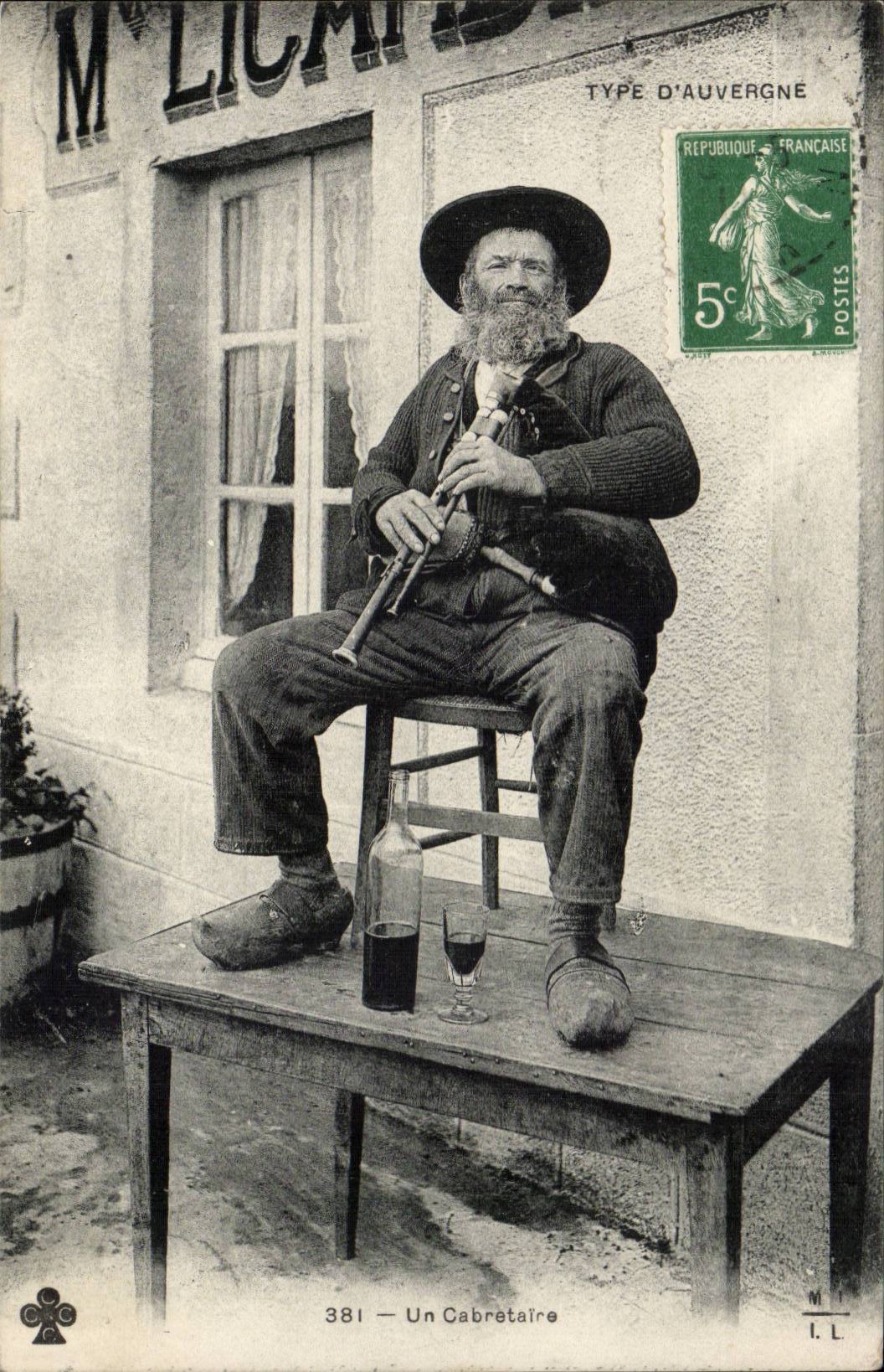 Type of Auvergne CPA CAbretaire (folklore costume)