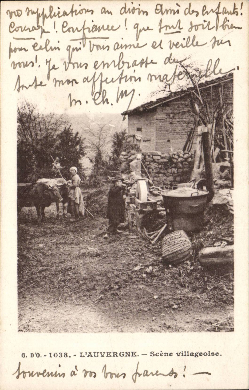 Auvergne CPA village Scene (folklore costume)