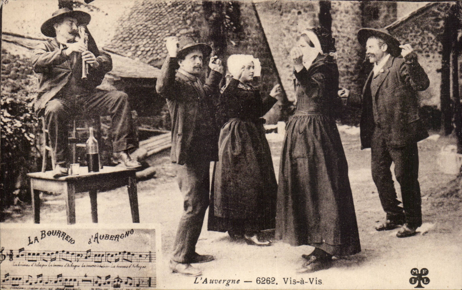 Auvergne CPA Opposite (folklore costume)