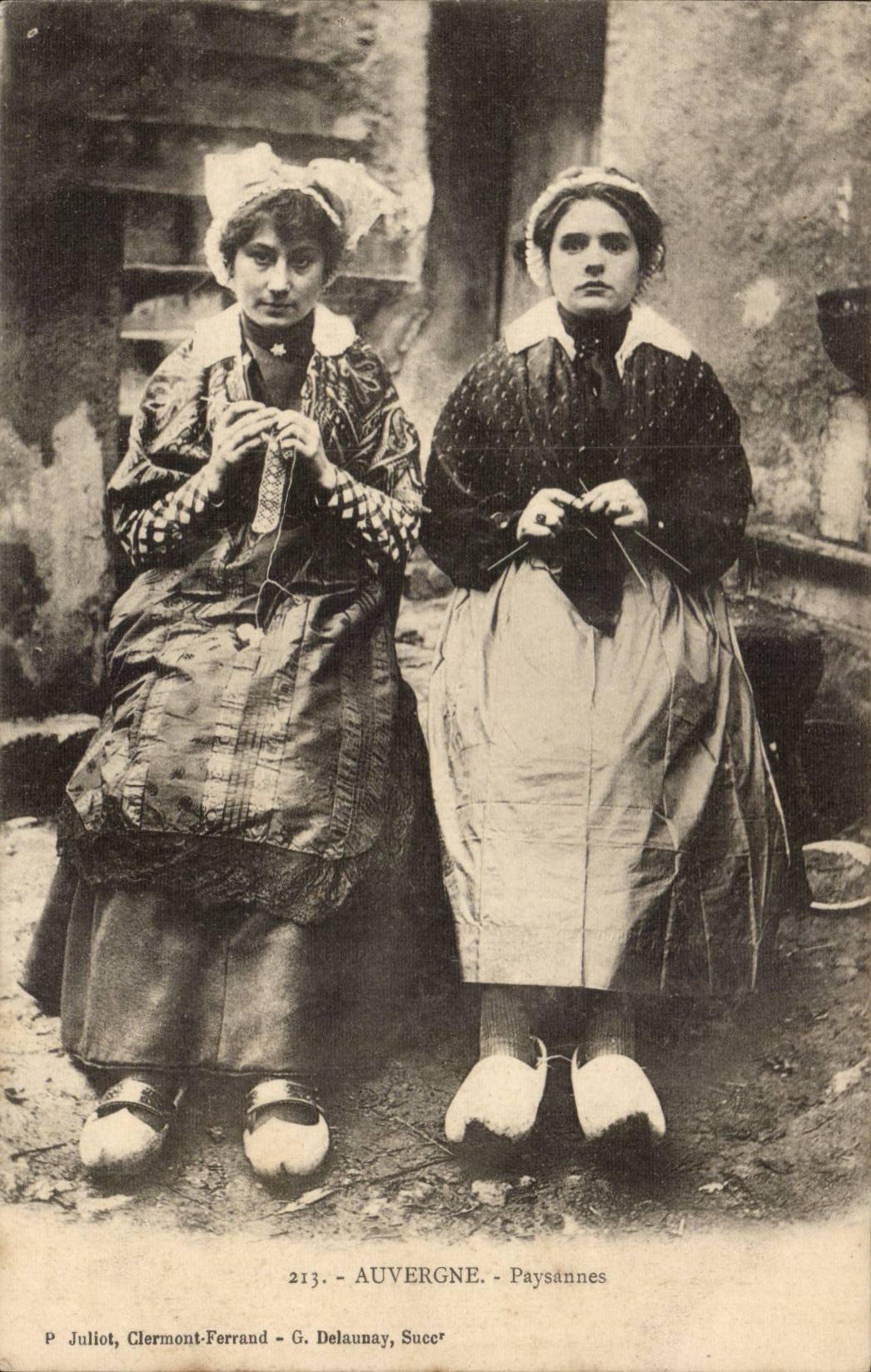 Peasant Auvergne CPA (folklore costume)