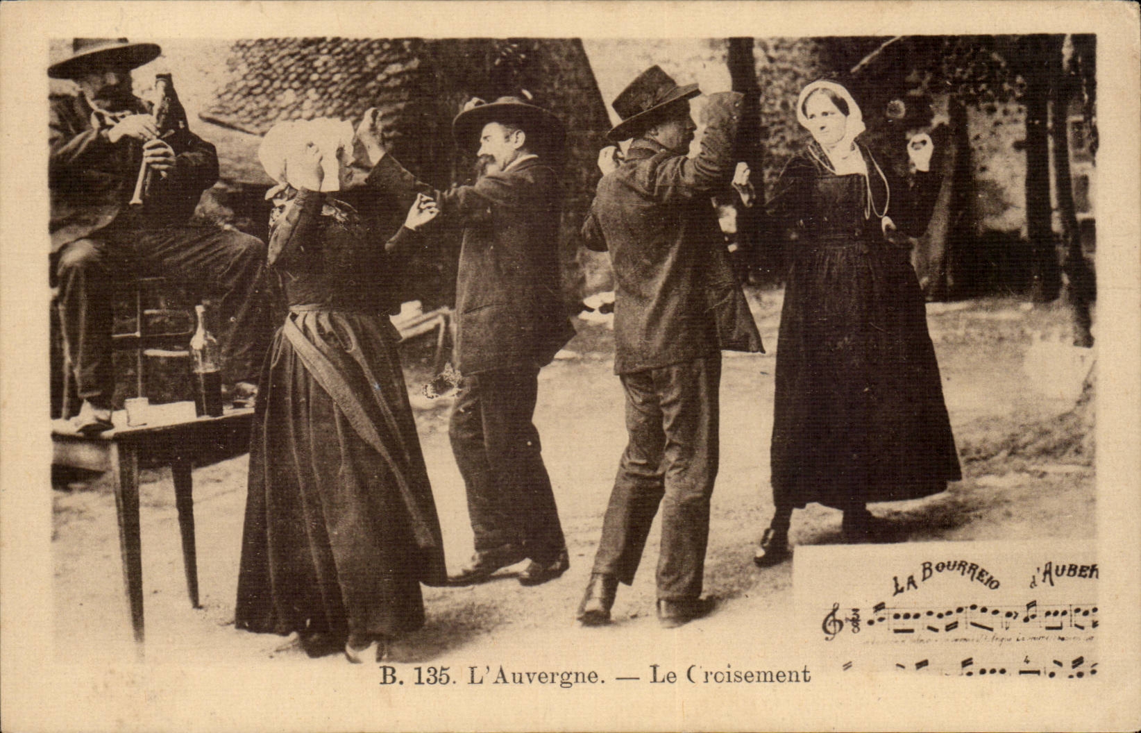 Auvergne CPA the crossing (folklore costume dances)