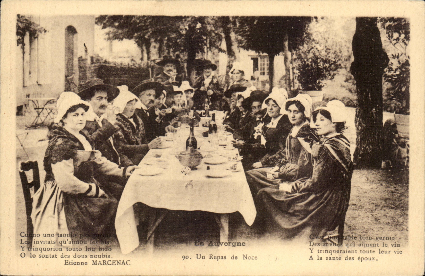Auvergne CPA a wedding banquet (folklore costume)