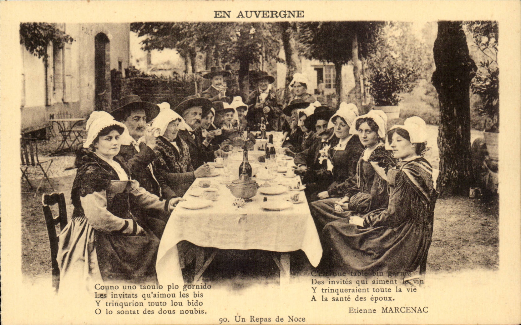 In Auvergne CPA a wedding banquet (folklore costume)