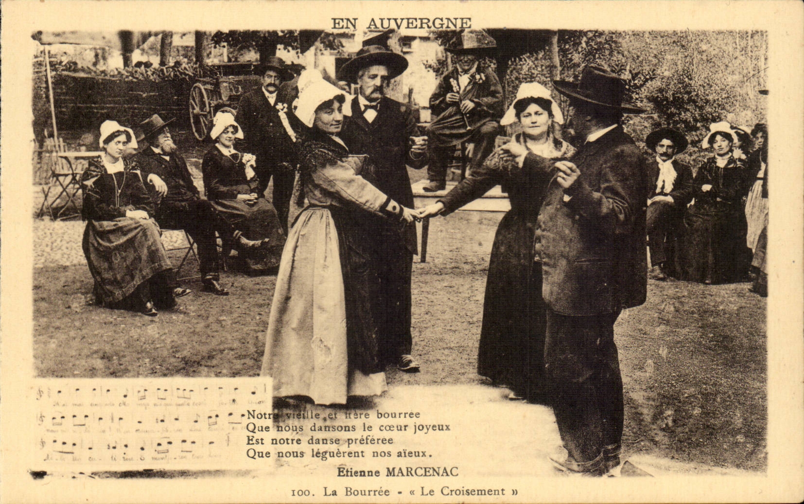 In Auvergne CPA The bourree the crossing (folklore costume)