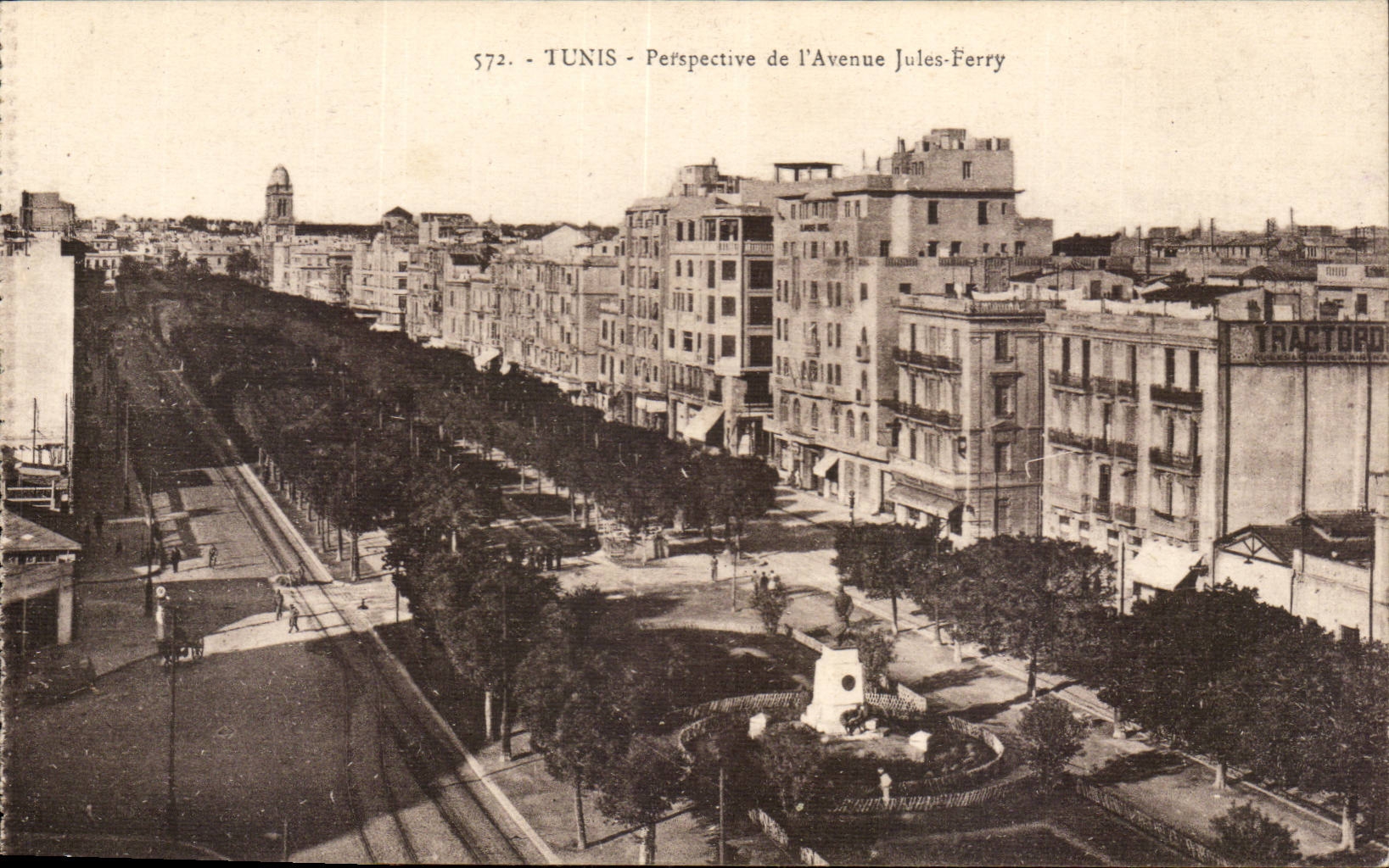 Tunisia CPA Tunis View of the avenue Jules Ferry