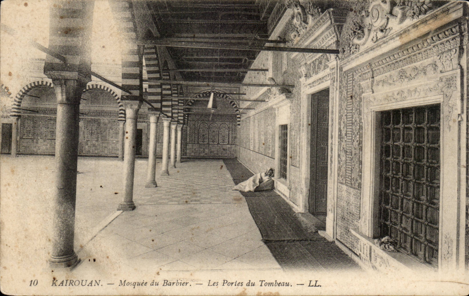 Tunisia CPA Kairouan Mosque of the Barber doors of the tomb
