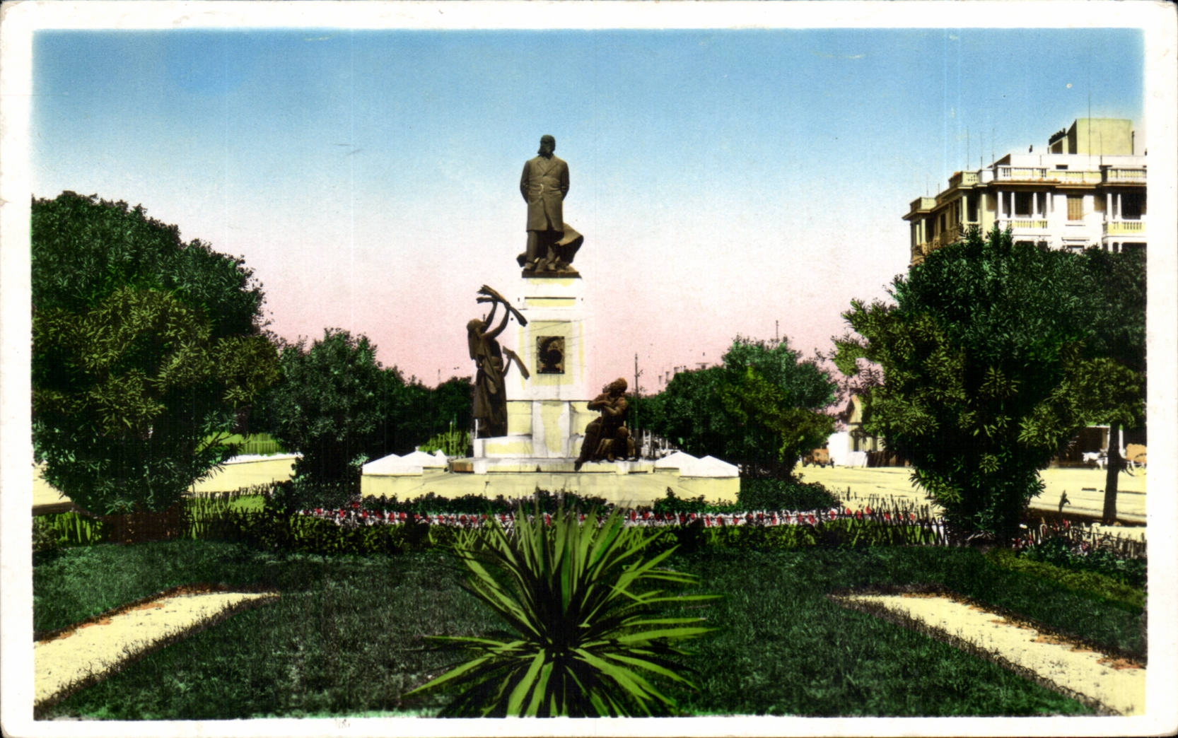 Tunisia CPA Tunis Public garden and Statue Jules Ferry