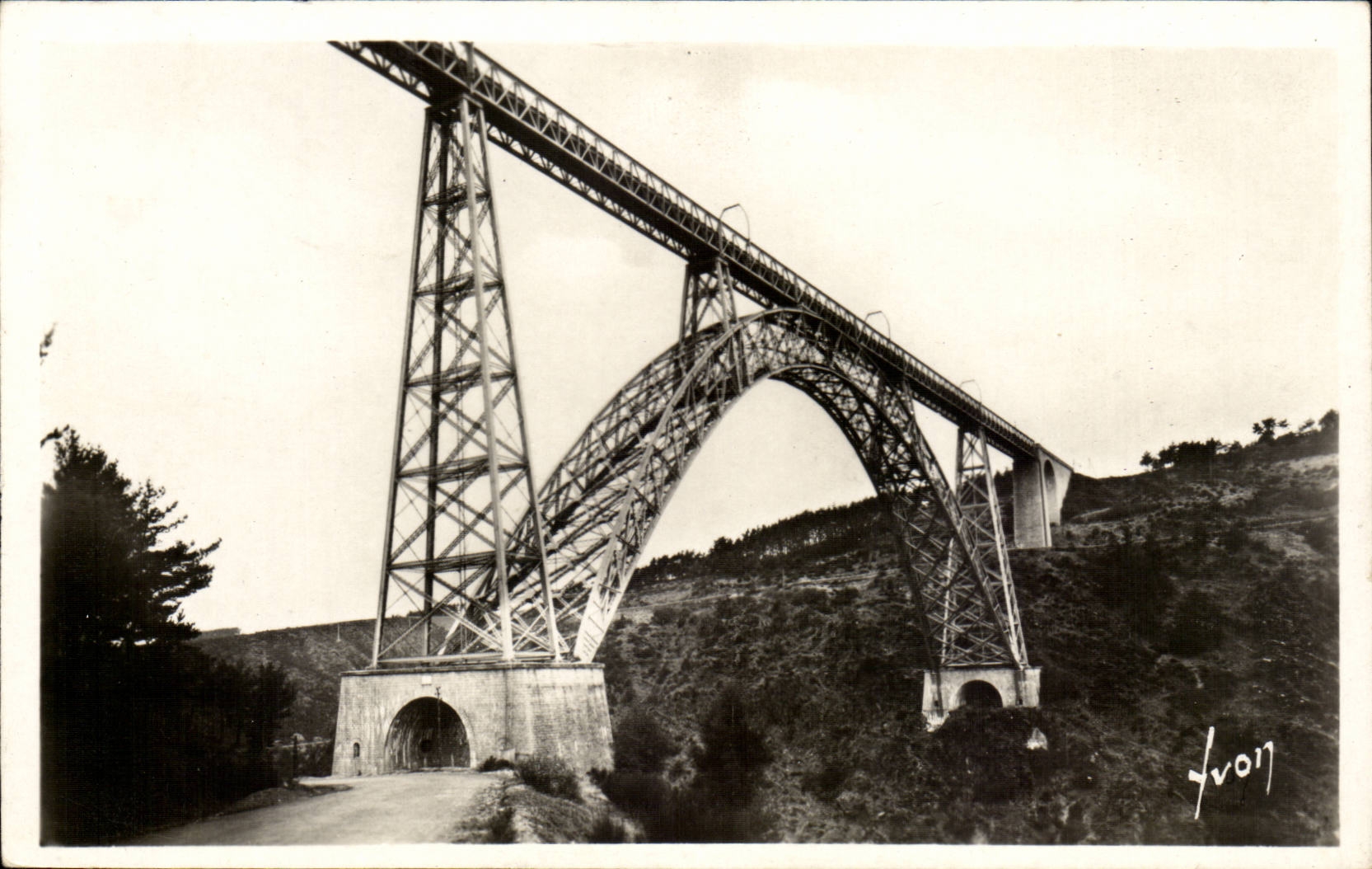 Surroundings of Saint Flour CPA Viaduct of the garabit