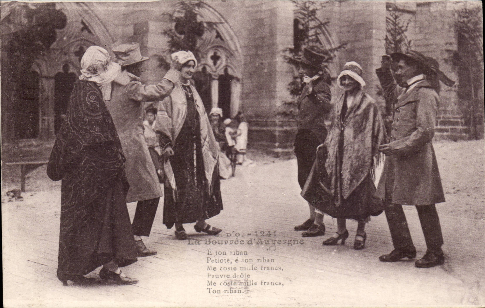 CPA the flock of Auvergne (folklore costume dances)