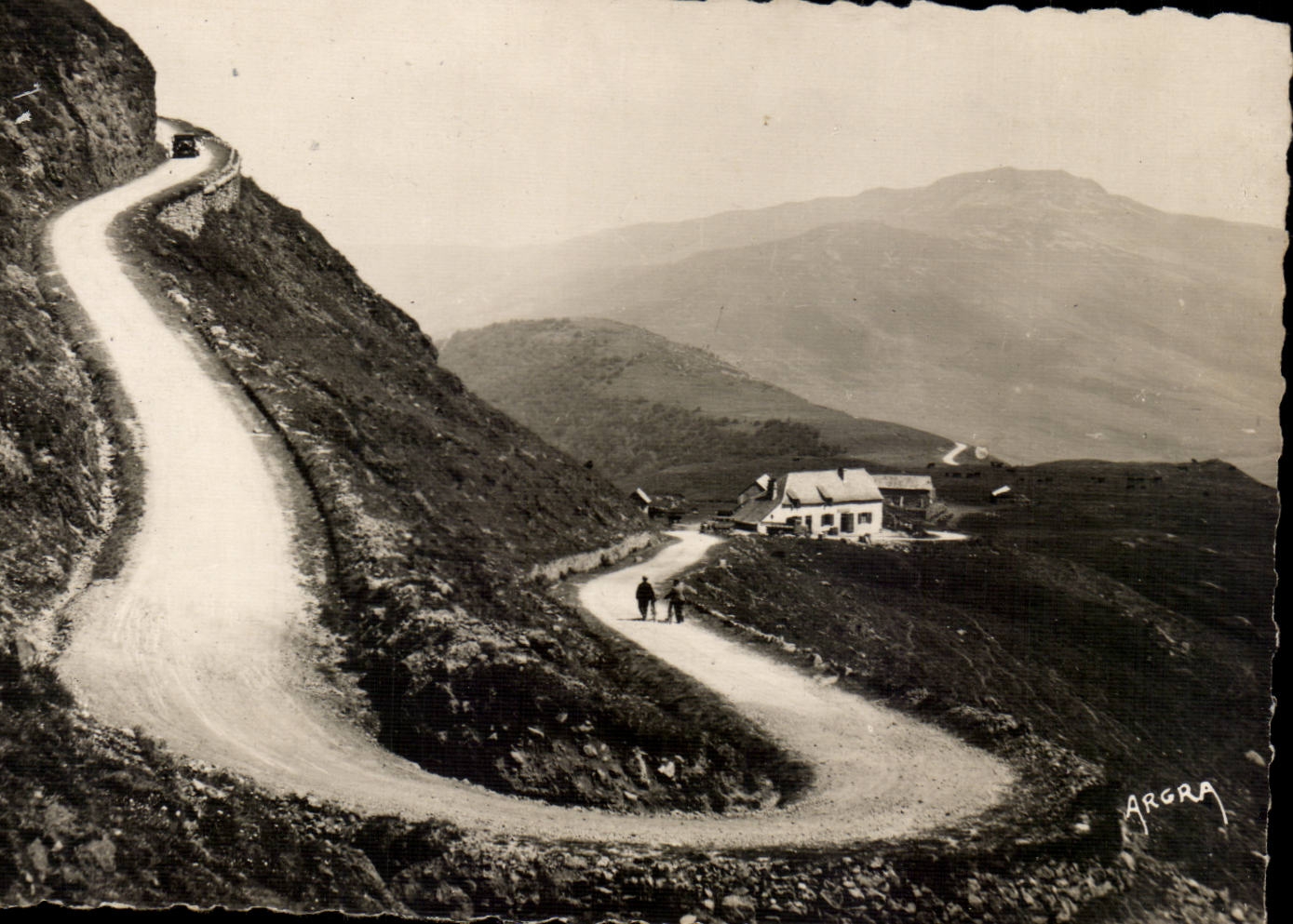 CPA Cantal Road of Puy Mary Assembled to the step of Peyrol