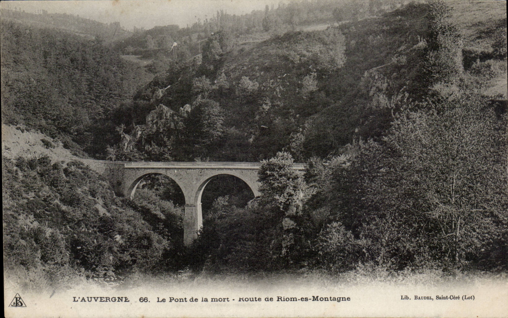 CPA Auvergne the bridge of dead Route of Riom be Mountain