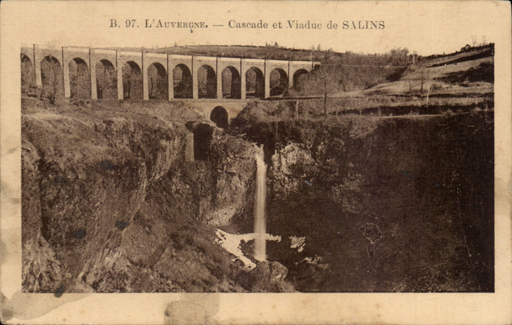 CPA Auvergne Cascades and viaduct the Saline ones