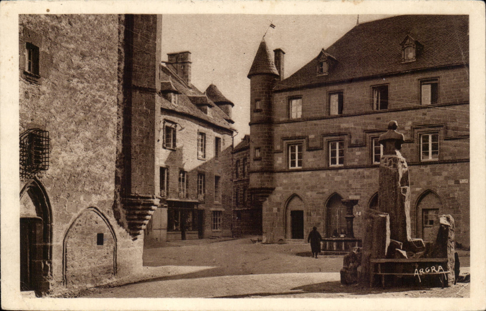 Auvergne Cantal CPA Salers House of Flogeac Town hall and bust of Tyssandier d' Escous