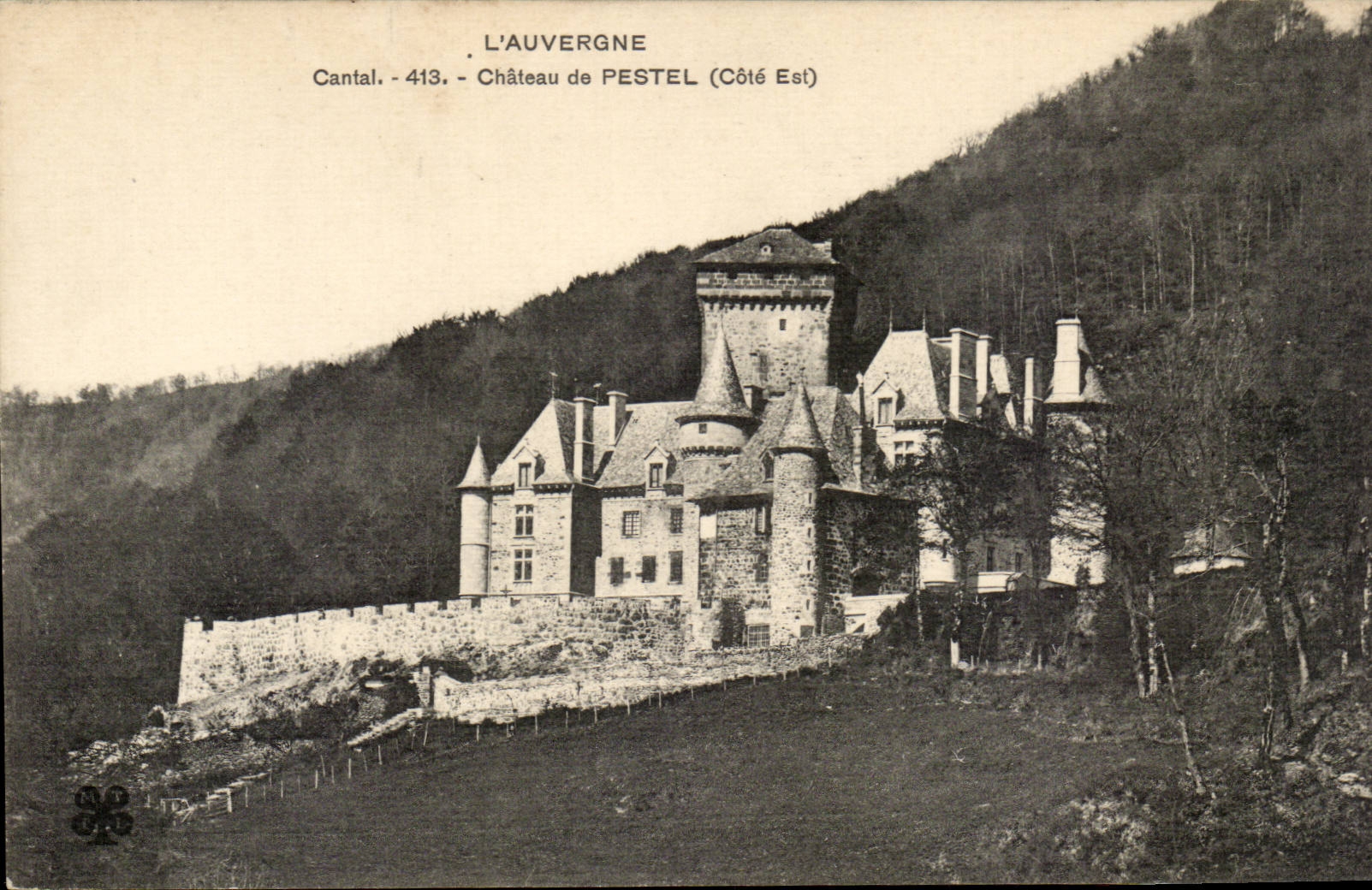 Auvergne Cantal CPA Castle of Pestel (east coast)