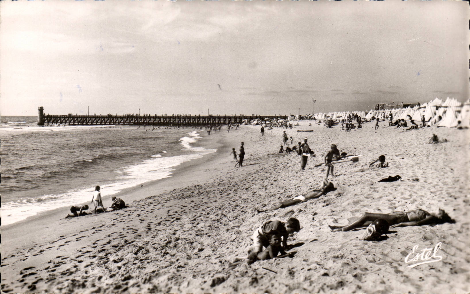 Capbreton MODERN CARD the beach close to the pier