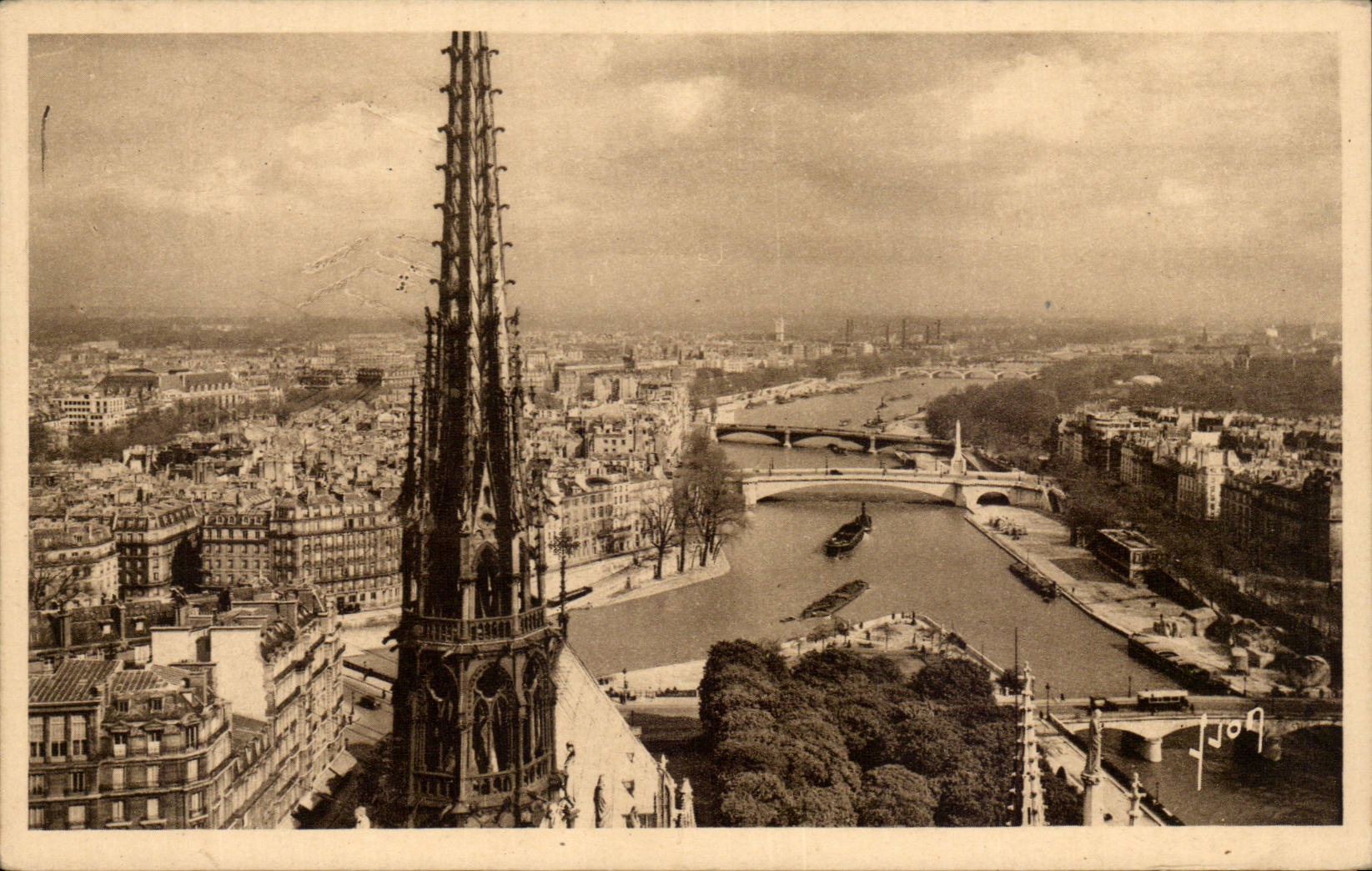Paris CPA Vue panoramique prise des Tours de Notre DAme