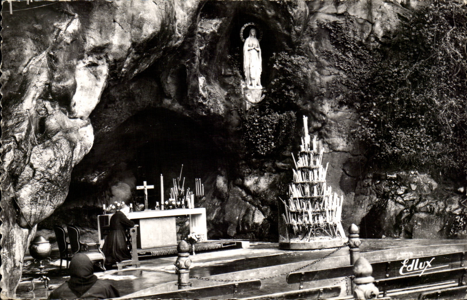Lourdes MODERN CARD the miraculous cave