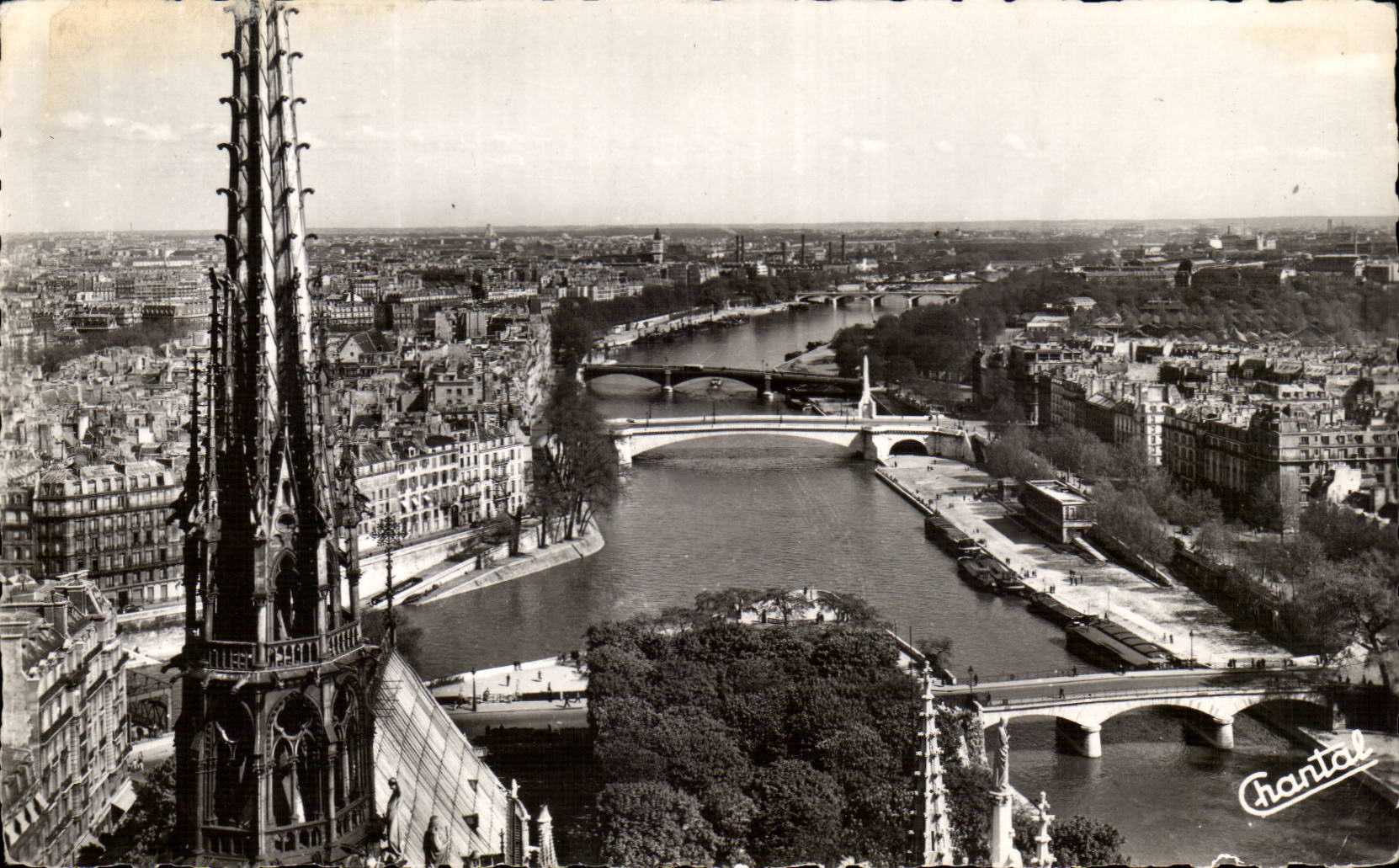 Paris CPA La fleche de Notre Dame La Seine
