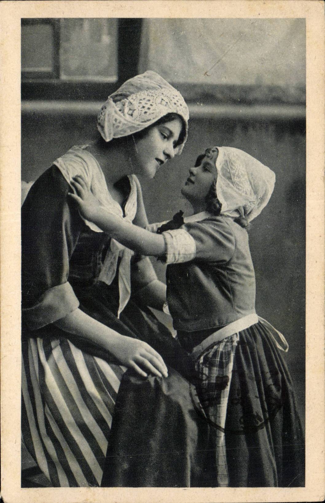 CPA Woman (cap folklore costume Belgium Belgiz)