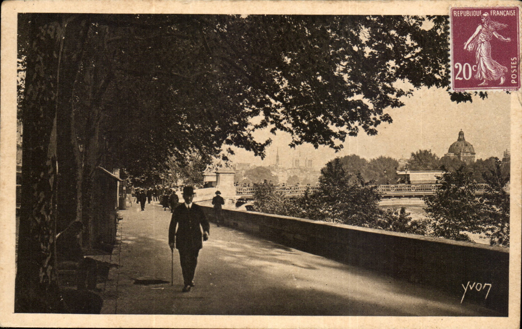 Paris CPA Le quai des Tuileries