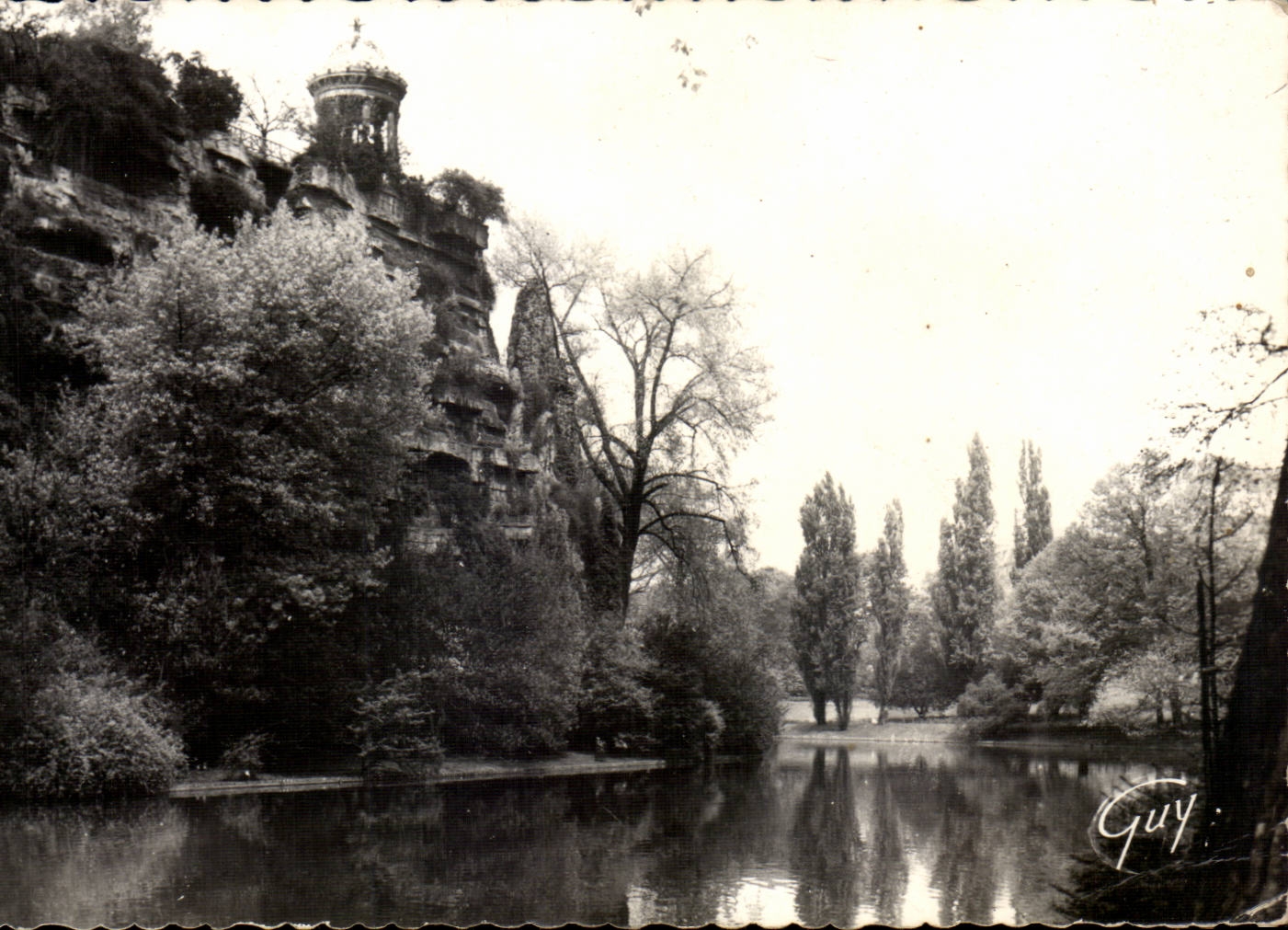 Paris MODERN CARD the park of the Chaumont Hillocks the lake the rock needle and the temple