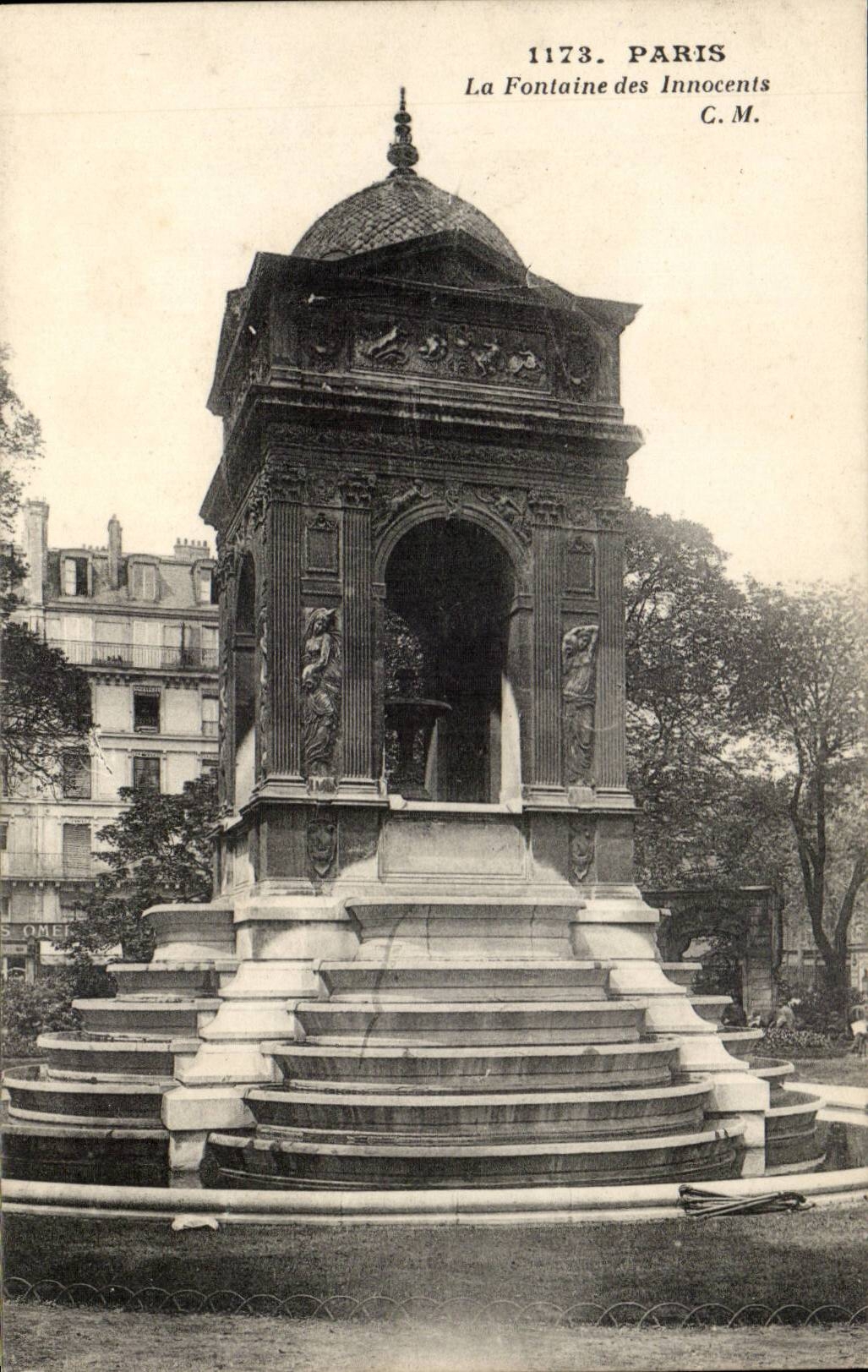 Paris CPA La fontaine des Innocents