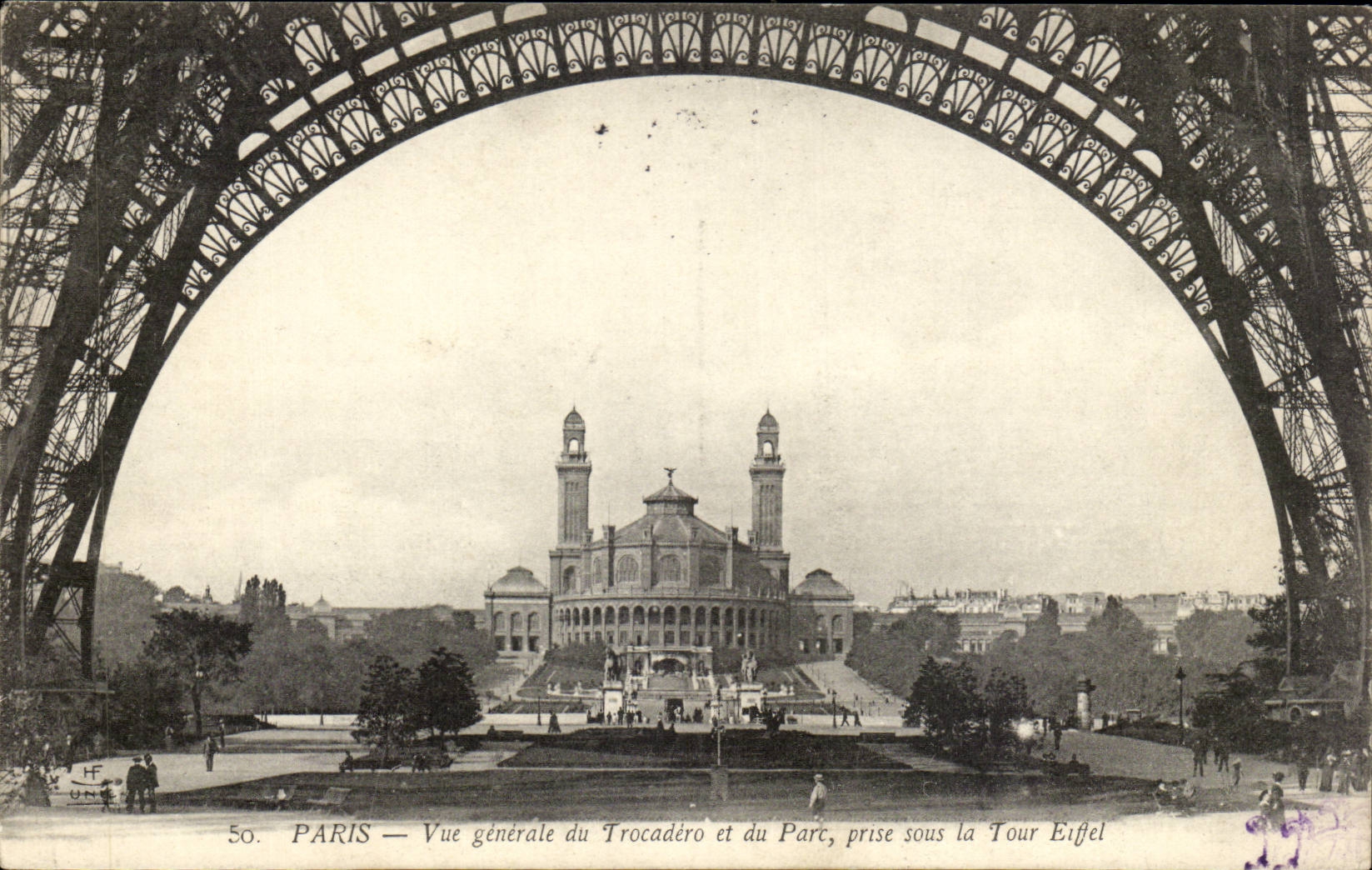 Paris CPA View of Trocadero and the park taken under the Eiffel Tower