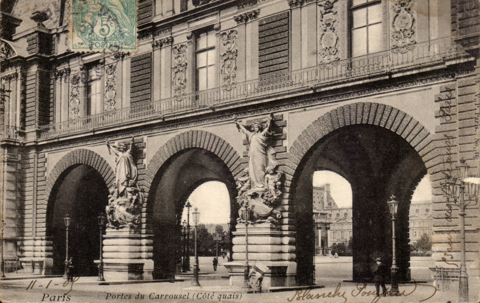 Paris CPA Portes du carrousel (cote quais)