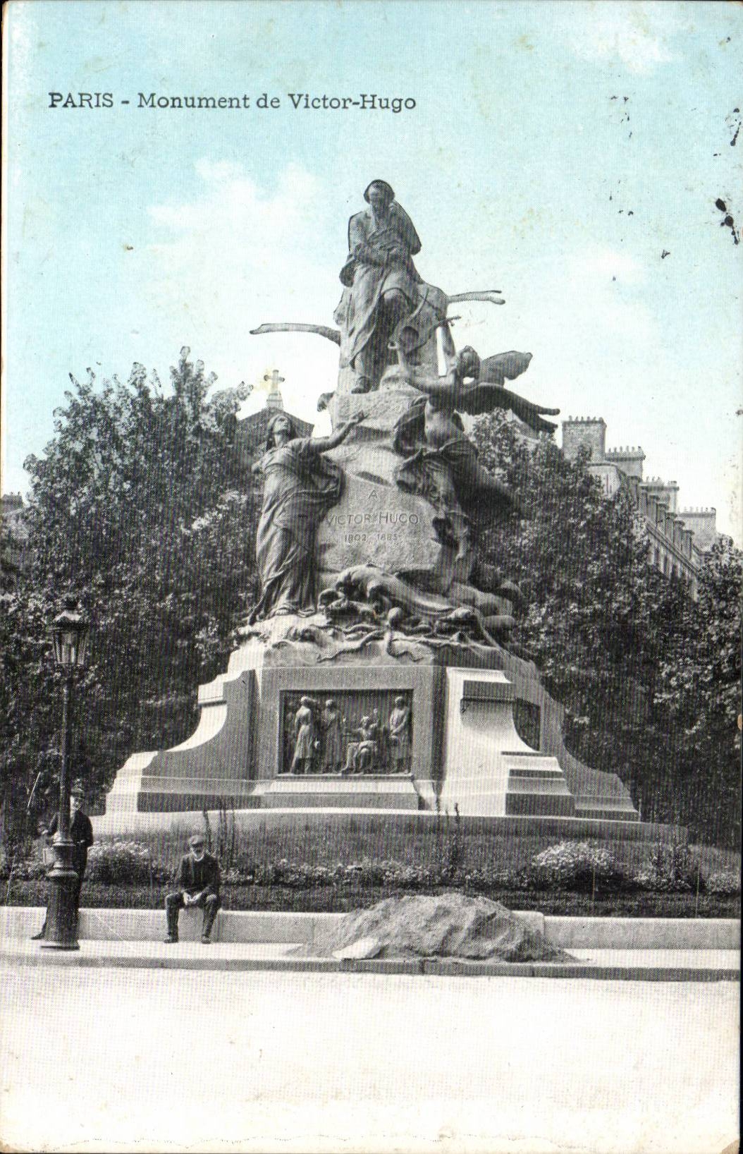 Paris CPA Monument de Victor Hugo