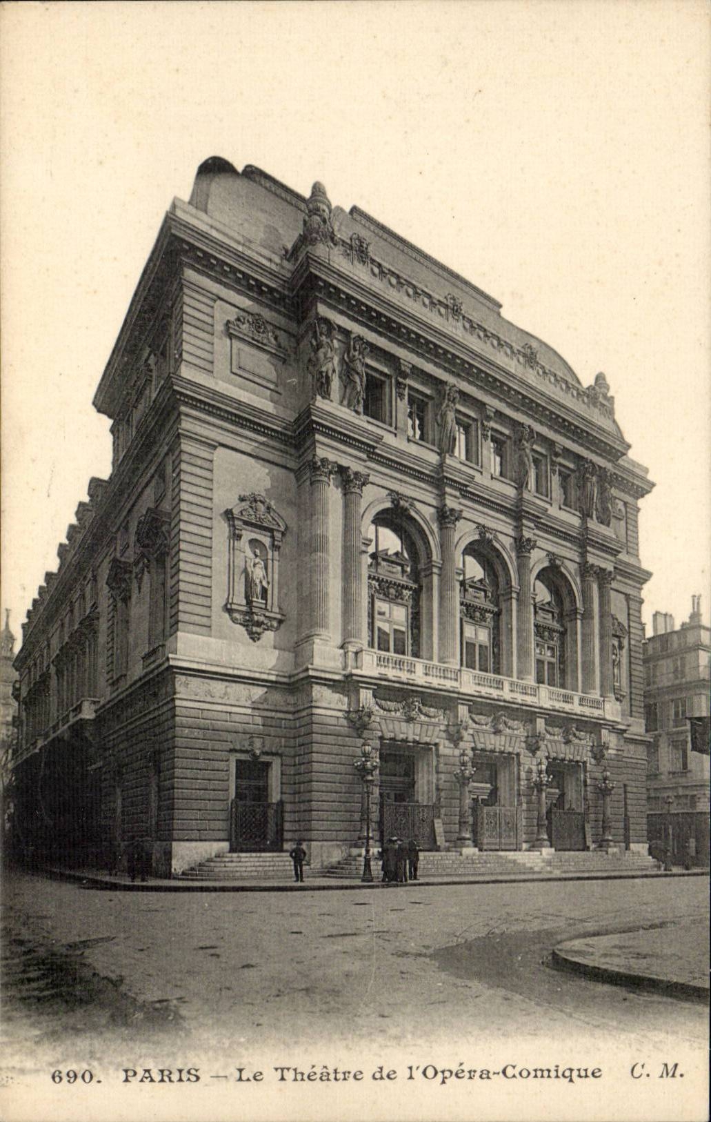 Paris CPA Le theatre de l'opera comique