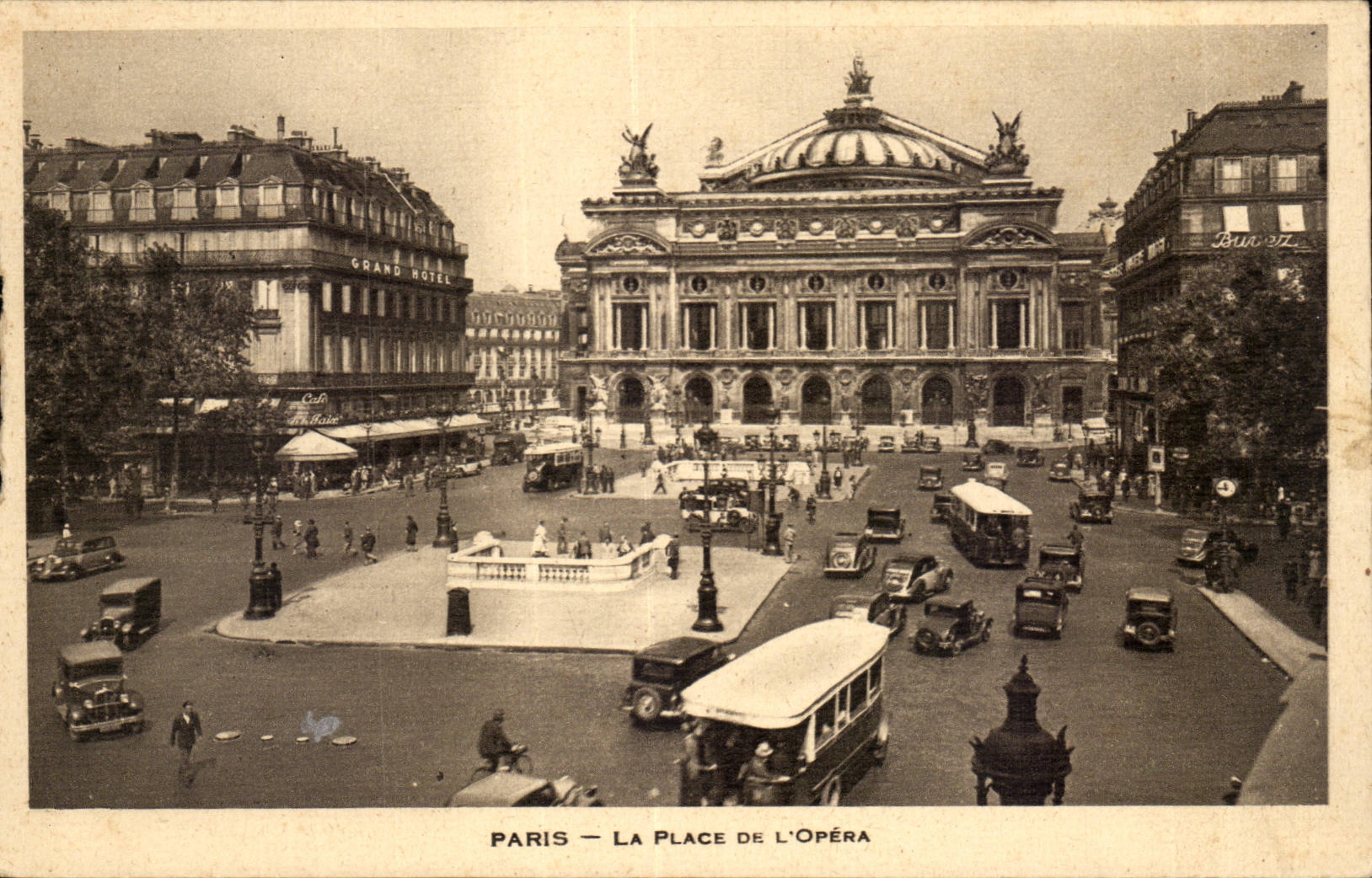 Paris CPA La place de l'opera