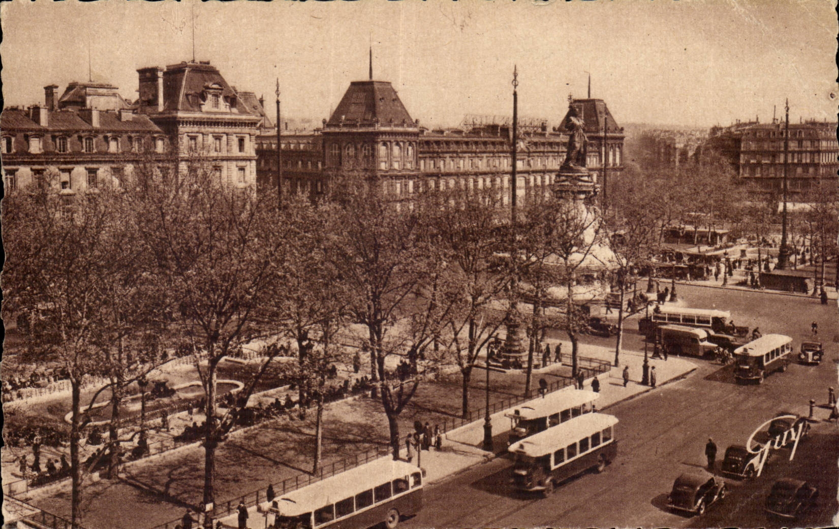 Paris CPA Places Republic