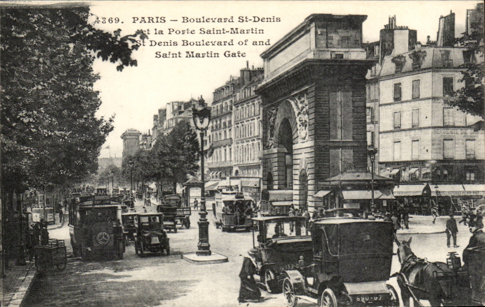 Paris CPA Boulevard St Denis and the door Saint Martin