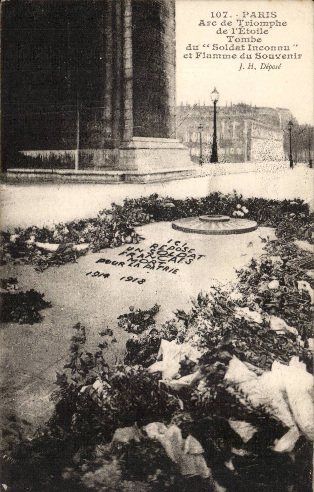 Paris CPA Arc de Triomphe of Etoile the Tomb of the unknown soldier and flame of the memory