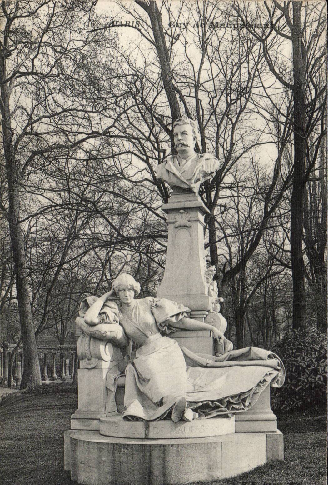 Paris CPA Guy de Maupassant Statue