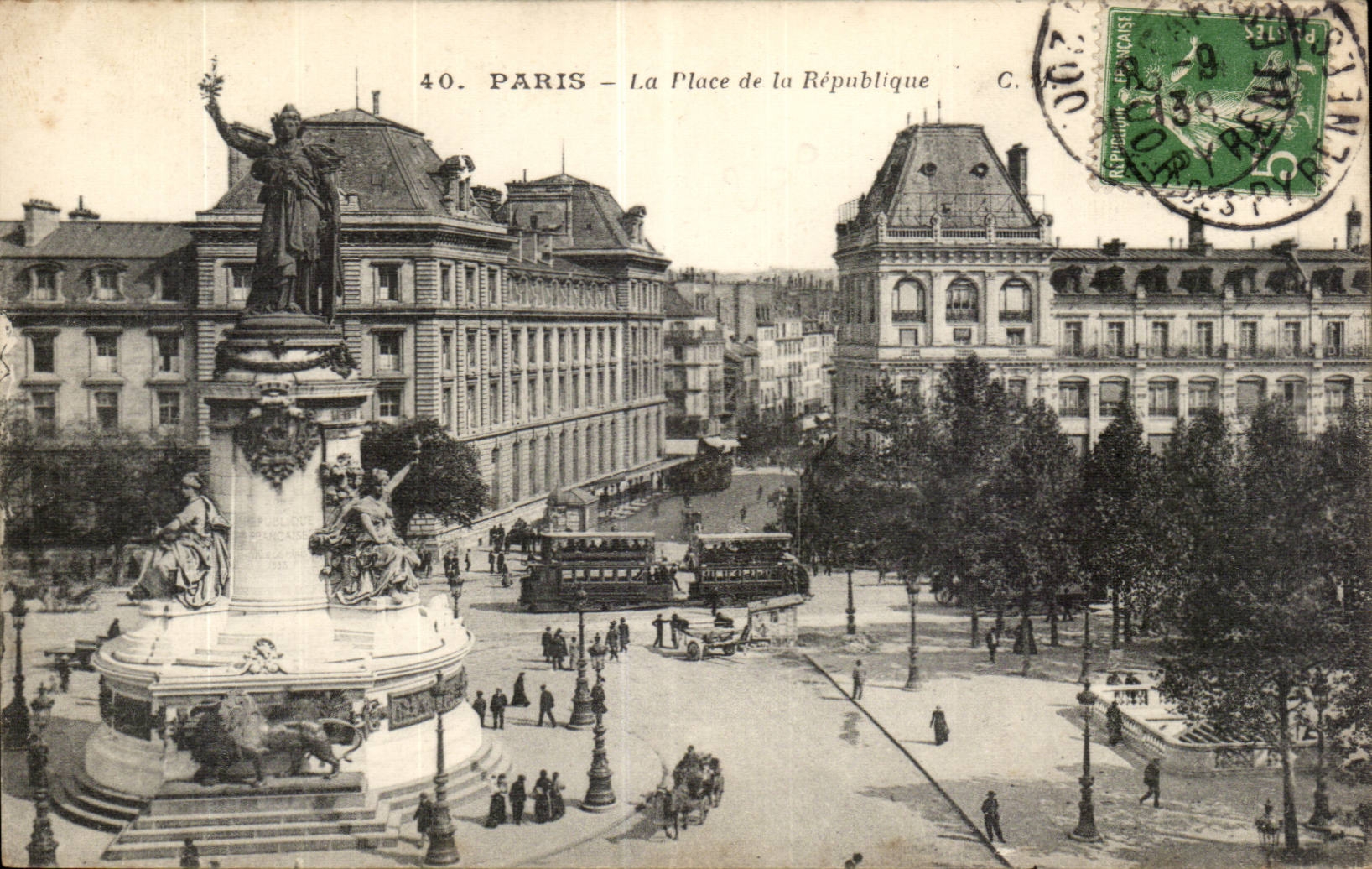Paris CPA the place of the Republic (lion)