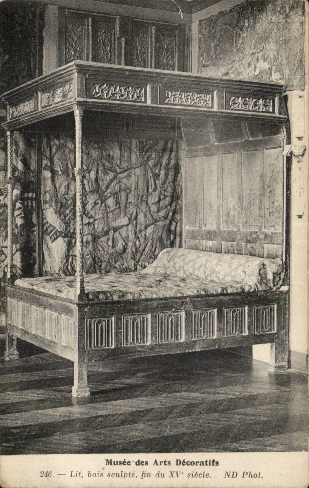 Paris CPA Musee des Arts Decoratifs Lit bois sculpte 15eme