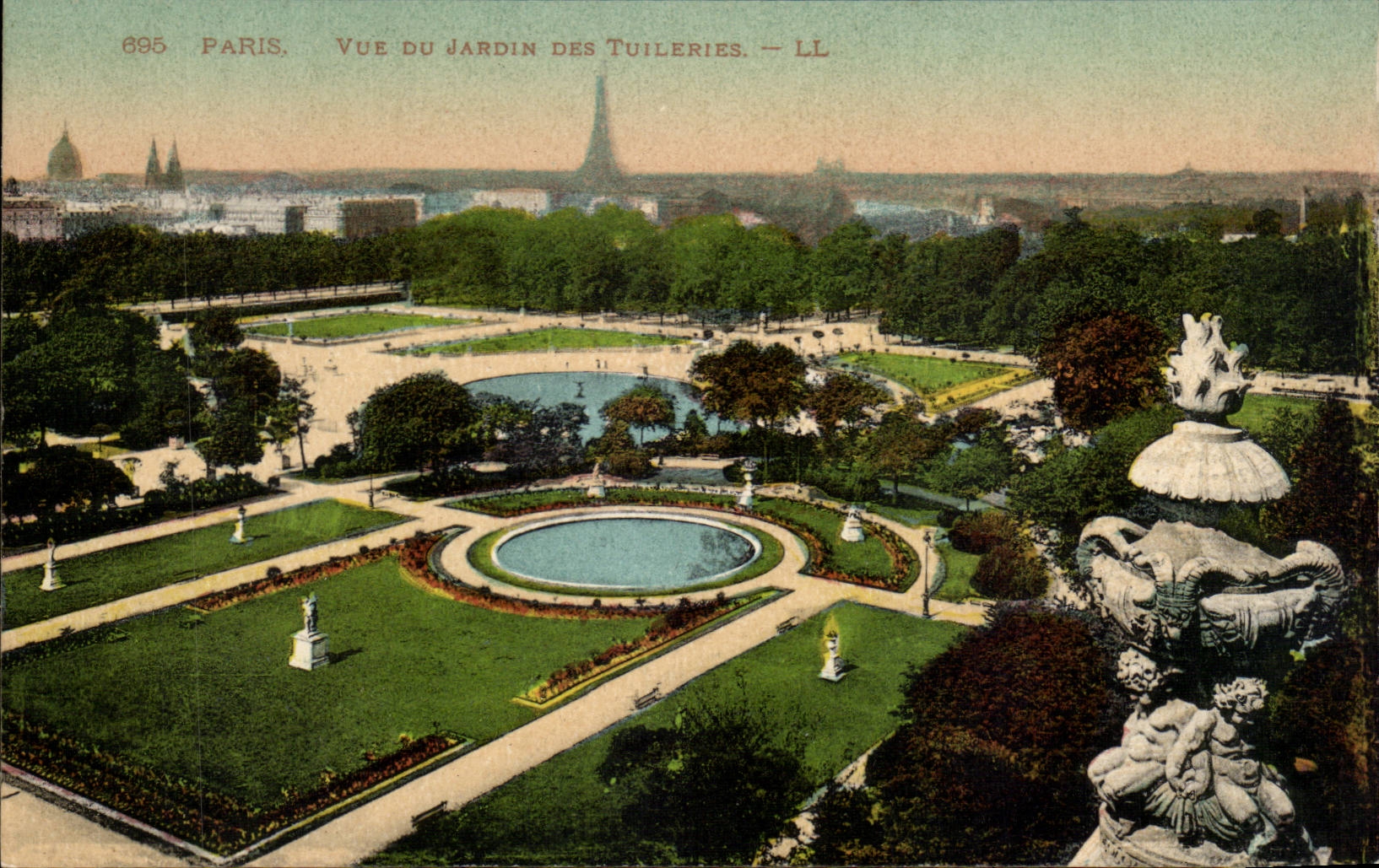 Paris CPA Vue du jardin des Tuileries Tour Eiffel