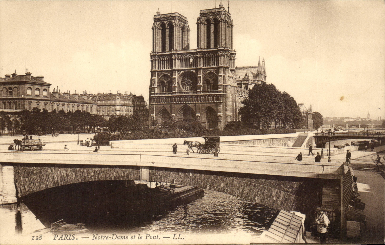Paris CPA Notre Dame et le pont