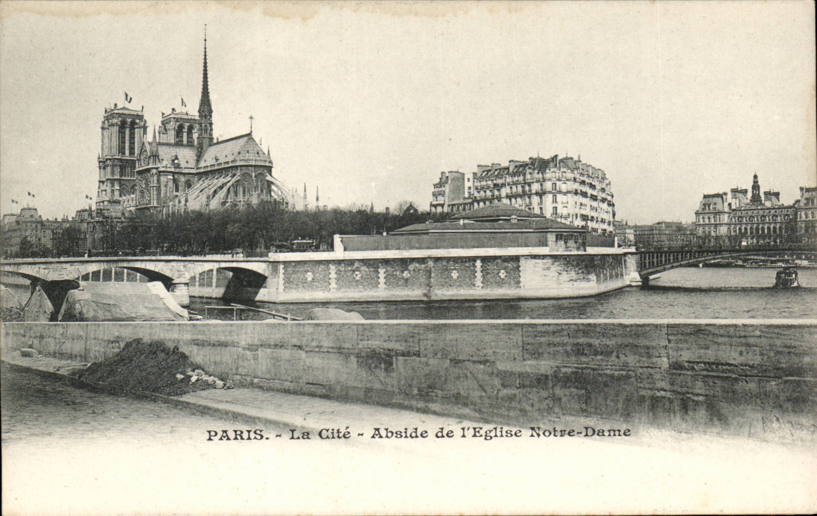 Paris CPA La Cite Abside de l'eglise Notre Dame